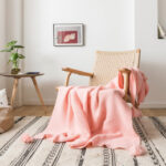 Warme wollen plaid in lichtroze kleur